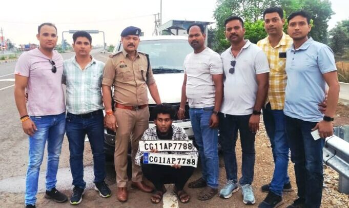 नौकर ही निकला चोर, मालिक के घर से चाबी निकाल कर पार्किंग में खड़े कार को चोरी कर मौके से हो गया था फरार