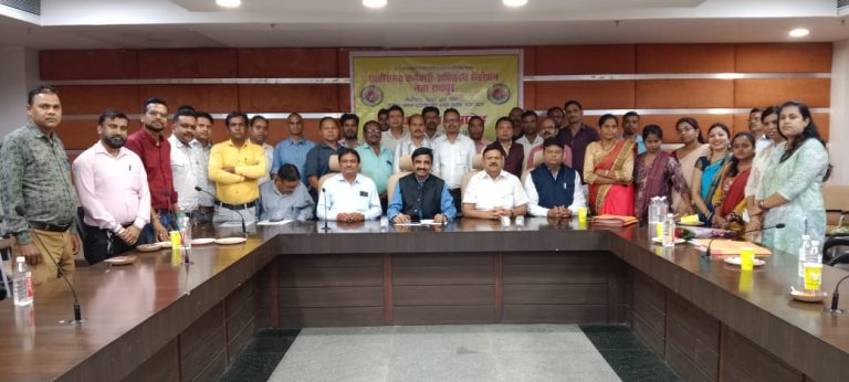 फाइव डे वीक का समर्थन: नवा रायपुर बना फेडरेशन का नया जिला, भव्य शपथ ग्रहण समारोह में गूंजा ‘पांच दिवसीय कार्य प्रणाली’ का समर्थन फाइव डे वीक का समर्थन: नवा रायपुर बना फेडरेशन का नया जिला, भव्य शपथ ग्रहण समारोह में गूंजा ‘पांच दिवसीय कार्य प्रणाली’ का समर्थन
