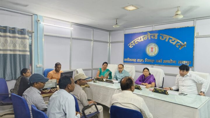 मान. अध्यक्ष श्री नेहरू राम निषाद एवं मान. उपाध्यक्ष श्रीमती चंद्रकांति वर्मा छ.ग. राज्य पिछड़ा वर्ग आयोग रायपुर द्वारा आयोग को प्राप्त शिकायत प्रकरणों पर की गई सुनवाई