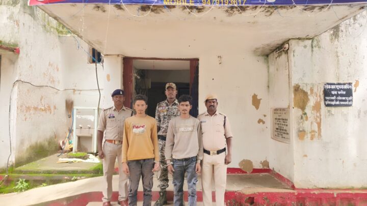 टाटा सूमो गाड़ी, चोरी करने वाले आरोपियों को पुलिस ने पकड़ा, गिरफ्तार कर भेजा जेल,आरोपी इतने शातिर कि  ,वाहनों की चोरी कर, उसमें करते थे पशु तस्करी, ताकि पुलिस की गिरफ्त से बच सकें, घटना स्थल के मिली सीसीटीव्ही फुटेज से पुलिस पहुंची आरोपियों तक,आरोपी अजहर है पुराना पशु तस्कर, माननीय न्यायालय से जमानत मिलने के बाद से था फरार ,माननीय न्यायालय ने जारी किया था  स्थाई वारंट