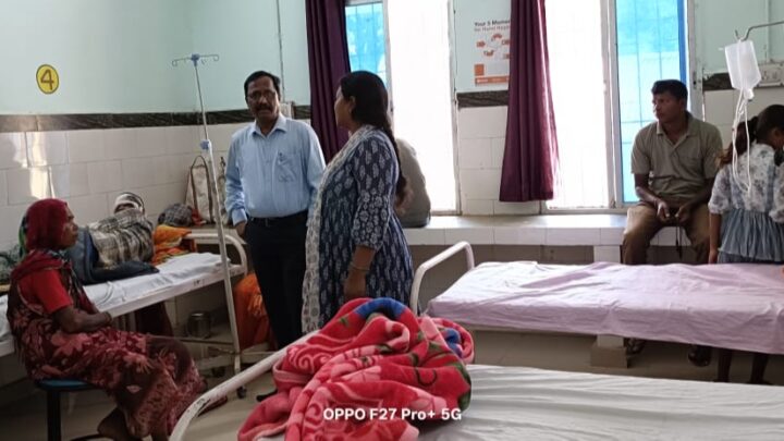 सीएमएचओ ने सीएचसी कांसाबेल का निरीक्षण कर अस्पताल को सुचारू रूप से संचालन हेतु दिए महत्वपूर्ण दिशा-निर्देश आपातकालीन चिकित्सा सुविधा 24 घंटे उपलब्ध कराने, एंटी स्नैक वेनम, मौसमी बीमारियों से संबंधित  दवाइयों के पर्याप्त  उपलब्धता सुनिश्चित करने के दिए निर्देश