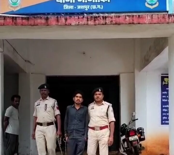 वर्ष 2018 से फरार आरोपी कमलेश आया, पुलिस की गिरफ्त में,आरोपी  कमलेश, 6 साल से था फरार, उसके विरुद्ध अपहरण, मारपीट व एस सी/एस टी का प्रकरण दर्ज,पुलिस कर रही थी लगातार तलाश, अंततः धर दबोचा