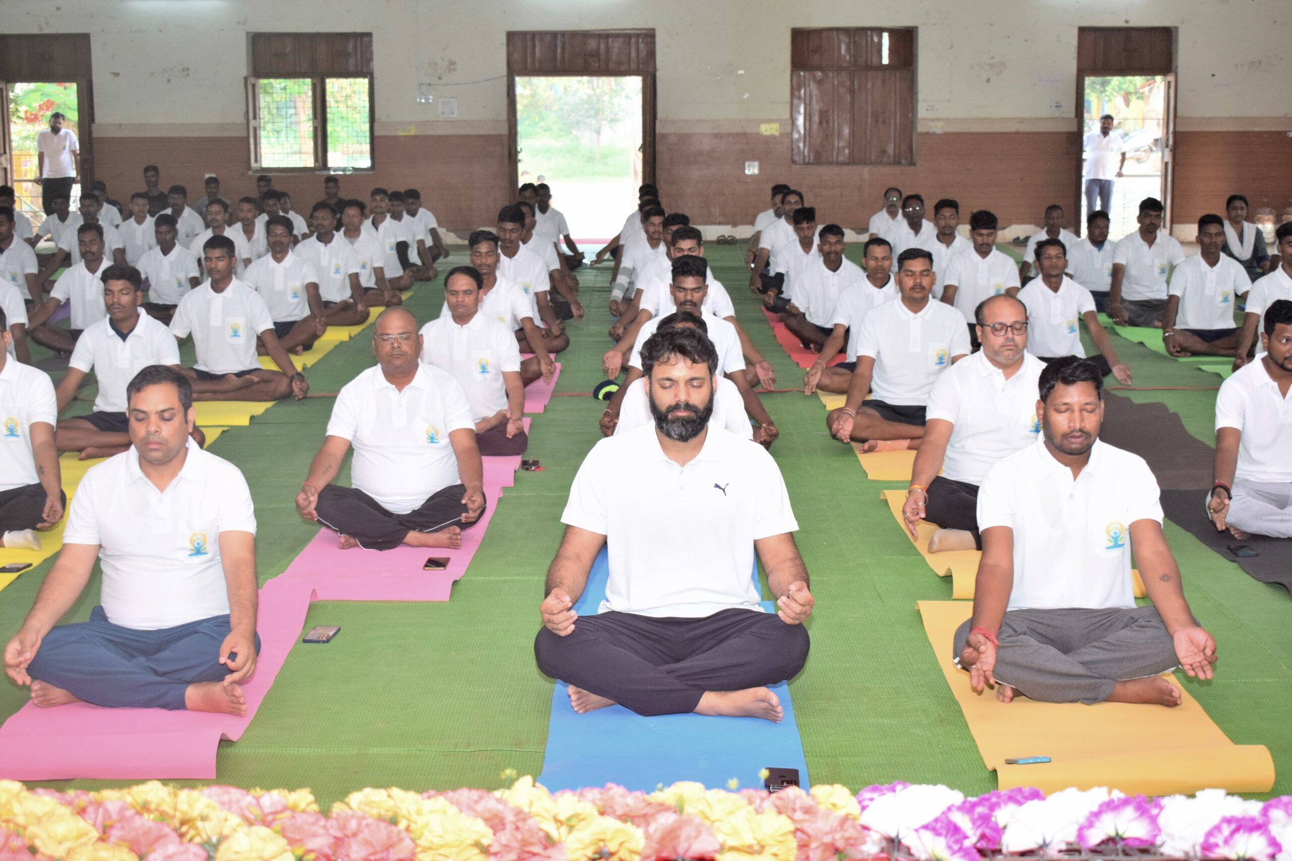 ग्यारहवें अंतर्राष्ट्रीय योग दिवस के अवसर पर वशिष्ठ कम्युनिटी हाल में महाकुम्भ-योग उत्सव की हुई शुरूआत प्रशिक्षकों ने योग से होने वाले लाभों की जानकारी देने के साथ ही योग को दिनचर्या में शामिल करने की अपील की 15 जून से 21 जून तक मनाया जाएगा योग सप्ताह
