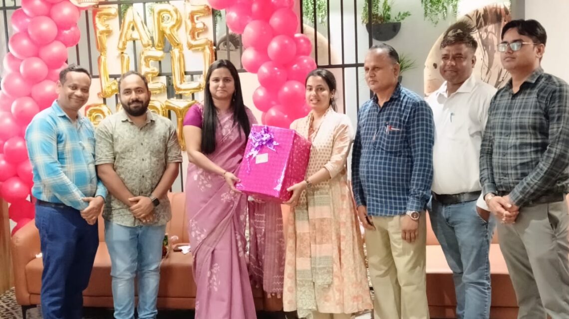 एसडीएम पत्थलगांव आकांक्षा त्रिपाठी को दी गई भावभीनी विदाई