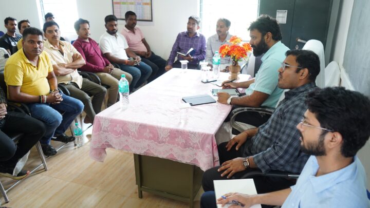 कलेक्टर ने दुलदुला के जनप्रतिनिधियों, सरपंच आम नागरिकों के साथ संयुक्त बैठक लेकर उनकी मांगों और समस्याओं की जानकारी ली दुलदुला में 99 लाख की लागत से बनाया जाएगा नया बस स्टैंड यात्री प्रतीक्षालय के साथ दुकान के लिए कॉम्प्लेक्स भी बनाया जाएगा नव निर्मित पुलिया के सामने बने बिजली खम्भे को शिफ्ट करने कलेक्टर ने दिए निर्देश