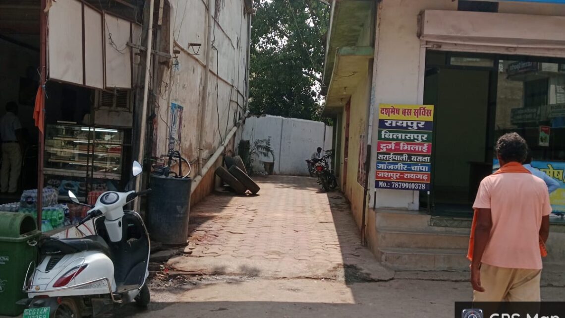 पत्थलगांव बस स्टैंड में लोगों की सुविधा के लिए सुलभ शौचालय की सुविधा है महिलाओं के लिए महिला प्रसाधन की भी सुविधा महिलाओं से किसी भी प्रकार का शुल्क नहीं लिया जाता पत्थलगांव बस स्टैंड में लोगों की सुविधा के लिए सुलभ शौचालय की सुविधा है महिलाओं के लिए महिला प्रसाधन की भी सुविधा महिलाओं से किसी भी प्रकार का शुल्क नहीं लिया जाता