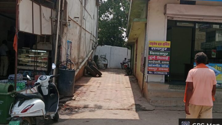 पत्थलगांव बस स्टैंड में लोगों की सुविधा के लिए सुलभ शौचालय की सुविधा है महिलाओं के लिए महिला प्रसाधन की भी सुविधा महिलाओं से किसी भी प्रकार का शुल्क नहीं लिया जाता