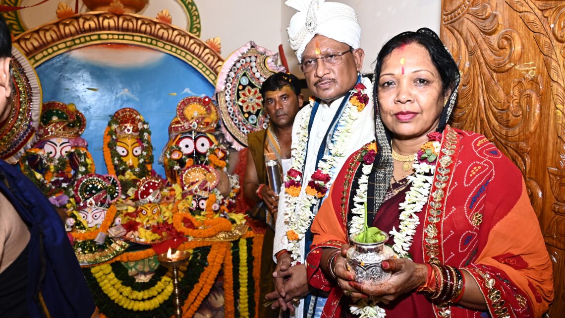 श्री जगन्नाथ महाप्रभु की निकली भव्य रथ यात्रा,मुख्यमंत्री विष्णुदेव साय ने निभाई गजपति महाराजा की भूमिका, श्री जगन्नाथ मंदिर दोकड़ा में भव्य रथयात्रा निकाली गई …..