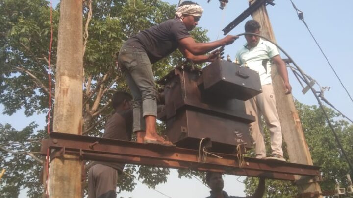 मुख्यमंत्री कैंप कार्यालय की पहल पर ग्राम मरचाई ढ़ोढ़ी  में बदला गया ट्रांसफार्मर बिजली आपूर्ति  पुनः हुई बहाल, ग्रामवासियों ने मुख्यमंत्री को दिया धन्यवाद
