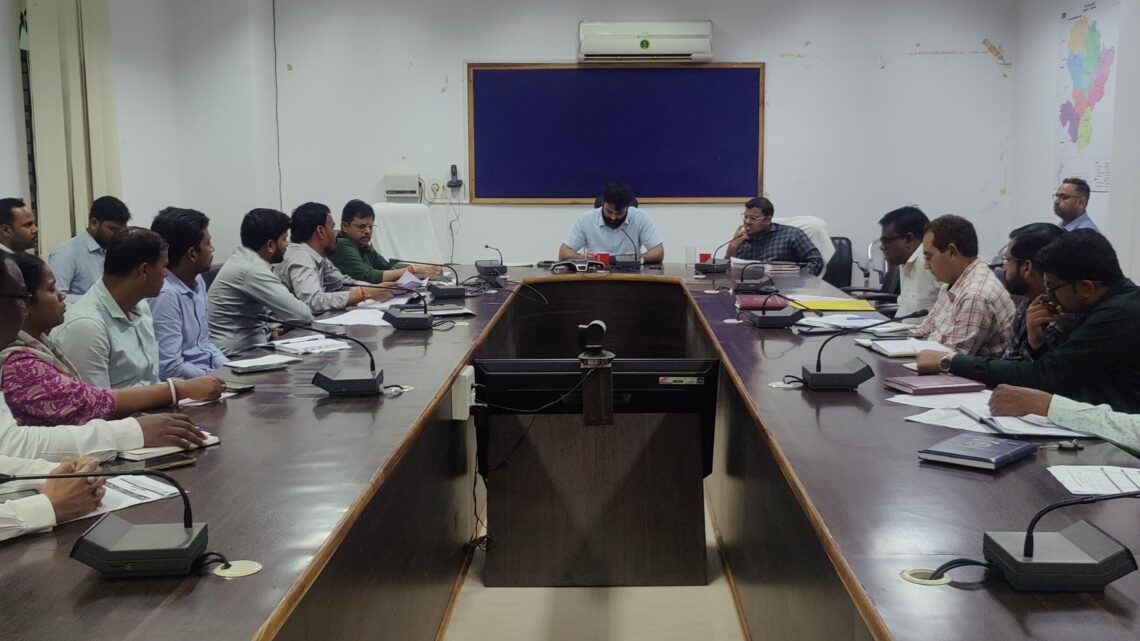 कलेक्टर ने जिले में खाद एवं बीज की मांग अनुसार आपूर्ति हेतु दिए निर्देश कलेक्टर ने खाद्य एवं सम्बद्ध विभागों की ली समीक्षा बैठक