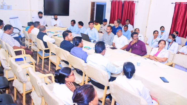 कलेक्टर रोहित व्यास की अध्यक्षता में जीवनदीप कार्यकारिणी समिति की बैठक सम्पन्न गंभीर कुपोषित बच्चों को पोषण पुर्नवास केंद्र लाने पर आंगनबाड़ी कार्यकर्ता, सहायिका व मितानिन को समिति से प्रोत्साहन राशि देने के निर्देश