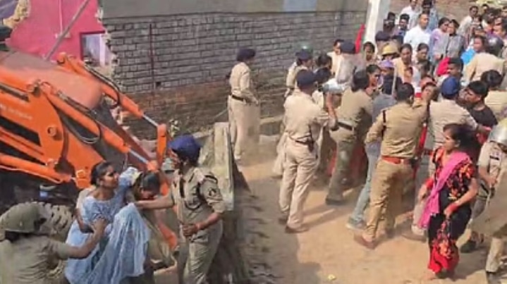 नये मरीन ड्राइव के निर्माण के लिए सुबह से भारी विरोध, पुलिस के साथ धक्का-मुक्की; छावनी में बदला पूरा इलाका
