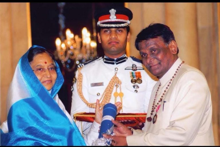 हास्य कविता जगत का सितारा बुझा: पद्मश्री सुरेंद्र दुबे का निधन, साहित्य जगत में शोक की लहर