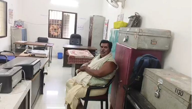 पूर्व विधायक गिरफ्तार: सोशल मीडिया में पीएम मोदी व आपरेशन सिंदूर पर लिखी आपत्तिजनक बातें, FIR के बाद फार्म हाउस से हुई गिरफ्तारी पूर्व विधायक गिरफ्तार: सोशल मीडिया में पीएम मोदी व आपरेशन सिंदूर पर लिखी आपत्तिजनक बातें, FIR के बाद फार्म हाउस से हुई गिरफ्तारी