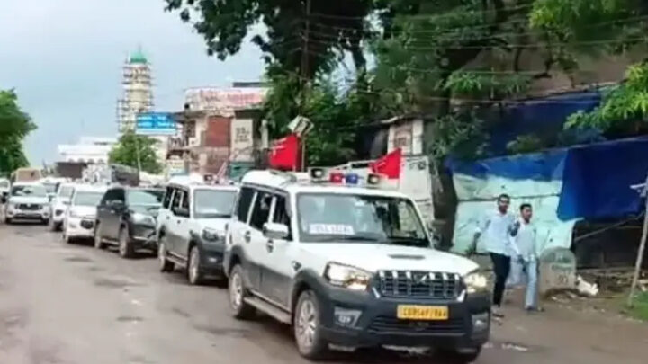 मंत्री का काफिला रोकना पड़ा महंगा, 15 से ज्यादा प्रदर्शनकारियों पर FIR, खराब सड़क को लेकर चल रहा था प्रदर्शन