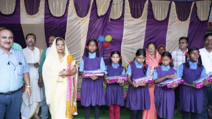कठिन श्रम और त्याग से मिलती है सफलता : श्रीमती कौशल्या साय, आदर्श शासकीय प्राथमिक विद्यालय बंदरचुआं में शाला प्रवेश उत्सव हर्षोउल्लास के साथ हुआ संपन्न