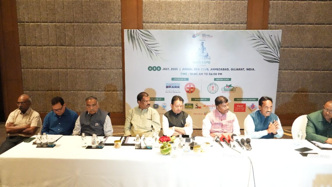 आयुष इंडिया एक्सपो 2025 अहमदाबाद:आयुर्वेद केवल चिकित्सा नहीं, जीवन जीने की कला है : विधायक डॉ संपत अग्रवाल  आयुष इंडिया एक्सपो 2025 : आयुर्वेद सिर्फ उपचार नहीं, जीवन दर्शन है-विधायक डॉ संपत अग्रवाल  गुजरात में गूंजा आयुर्वेद का स्वर: विधायक डॉ. संपत अग्रवाल बोले- ‘हर घर तक पहुंचे प्राचीन चिकित्सा की शक्ति’  एक नई सुबह, एक प्राचीन राह-आयुष इंडिया एक्सपो गुजरात में डॉ. संपत अग्रवाल की भावपूर्ण आवाज  आयुर्वेद भारत की आत्मा है, इसे दुनिया तक पहुँचाना हमारी ज़िम्मेदारी : विधायक डॉ संपत अग्रवाल