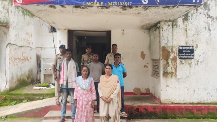 गौ वंश की हत्या कर मांस पकाकर खाने वाले चार आरोपियों को जशपुर पुलिस ने किया गिरफ्तार,भेजा जेल,     मामले में एक महिला सहित आठ आरोपियों ने गौ वंश की हत्या कर,मांस को पकाकर खाया था,   शेष आरोपी फरार , पुलिस कर रही तलाश, शीघ्र की जावेगी गिरफ्तारी