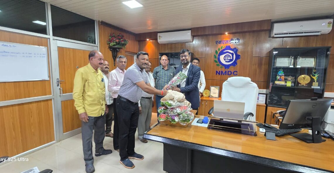 एनएमडीसी किरंदुल के अधिशासी निदेशक से मिले कॉन्ट्रेक्टर संघ के अध्यक्ष सचिव – अन्य निर्वाचित पदाधिकारी हुए नाराज