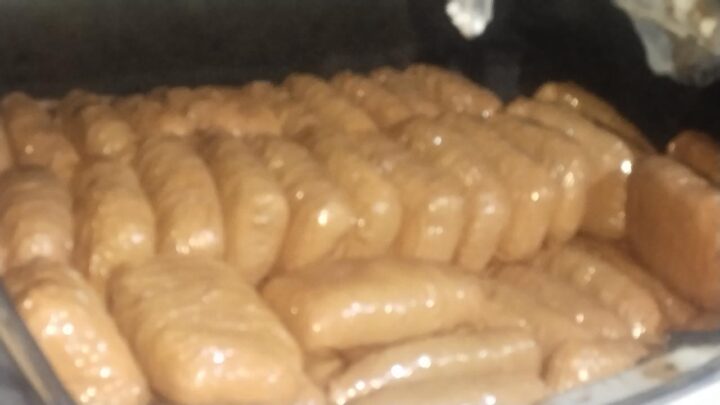 नशे के खिलाफ जशपुर पुलिस की बड़ी कार्यवाही,36 लाख रु कीमत का 01 क्विंटल 21 किलो गांजा को पुलिस ने किया जप्त,अवैध मादक पदार्थ गांजा की तस्करी करते दो आरोपियों को जशपुर पुलिस ने पकड़ा, गिरफ्तार कर भेजा जेल