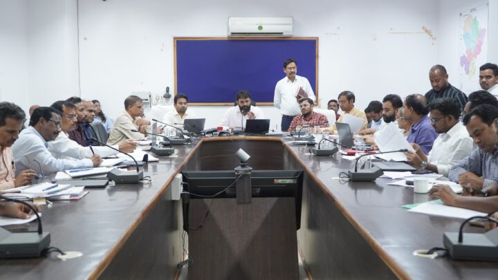 कलेक्टर ने पीएम जनमन और धरती आबा जनजाति ग्राम उत्कर्ष अभियान का बेहतर क्रियान्वयन करने के निर्देश विशेष पिछड़ी जनजाति पहाड़ी कोरवा परिवारों और बिरहोर परिवारों को शासन की सभी योजनाओं का लाभ दें कृषि विभाग शिविर लगाकर किसानों का बनाएं किसान क्रेडिट कार्ड आयुष्मान कार्ड बनाने के लिए बसावटों में लगाएं शिविर कलेक्टर ने साप्ताहिक समय सीमा की ली बैठक