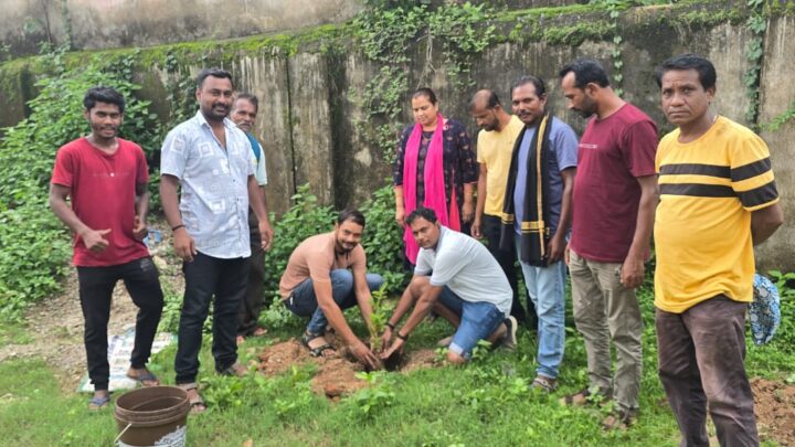 सहकारी समिति कुनकुरी, नारायणपुर, मनोरा, और आस्ता में किया गया पौधरोपण