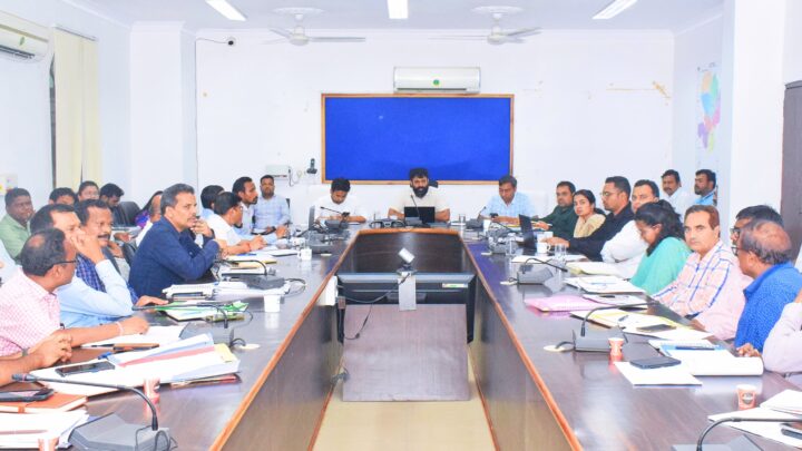 नगरीय निकायों की दुकानों का किराया ना देने वालों की दुकानें की जाएं बंद- कलेक्टर नगरीय निकायों के राजस्व को बढ़ाने कलेक्टर ने विभिन्न करों का आहरण तीव्र करने दिए निर्देश कलेक्टर ने की नगरीय निकायों के कार्यों की  समीक्षा