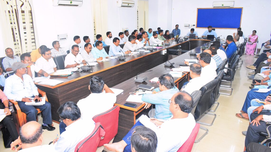 कलेक्टर रोहित व्यास ने जल संसाधन विभाग की ली समीक्षा बैठक निर्माण कार्यों को गुणवत्ता के साथ समय-सीमा में पूर्ण करने के दिए निर्देश