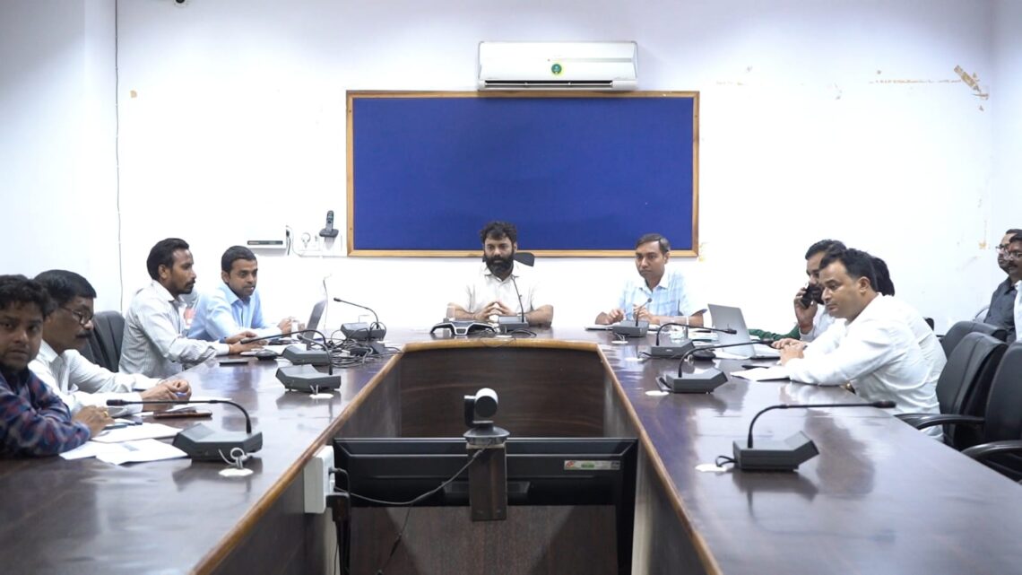 कलेक्टर रोहित व्यास ने जनपद पंचायत सीईओ की ली समीक्षा बैठक प्रधानमंत्री जनमन योजना और धरती आबा जनजातीय ग्राम उत्कर्ष योजना के कार्यों को प्राथमिकता से करने के दिए निर्देश