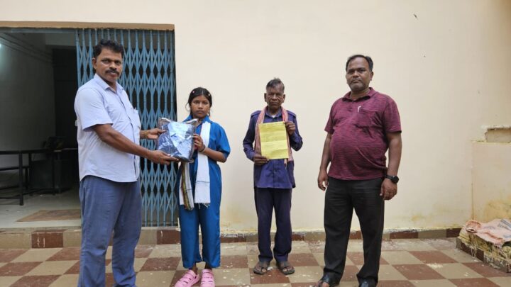 दुखद घटना ने ज्योति से छीना सहारा तो मुख्यमंत्री ने सिर पर रखा हांथ तपकरा की बालिका की पूर्ण पढ़ाई का मुख्यमंत्री ने लिया जिम्मा