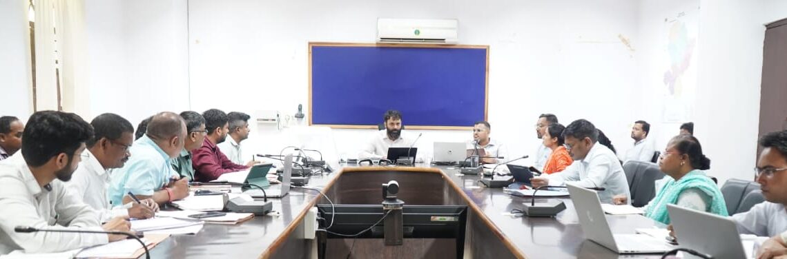 स्कूली बच्चों के जाति प्रमाण पत्र निर्माण हेतु धरती आबा ग्रामों में विशेष अभियान चलाने कलेक्टर ने दिए निर्देश राजस्व न्यायालयों में लंबित मामलों का करें त्वरित निराकरण – कलेक्टर राजस्व विभाग के कार्यों की समीक्षा हेतु कलेक्टर की अध्यक्षता में बैठक का हुआ आयोजन