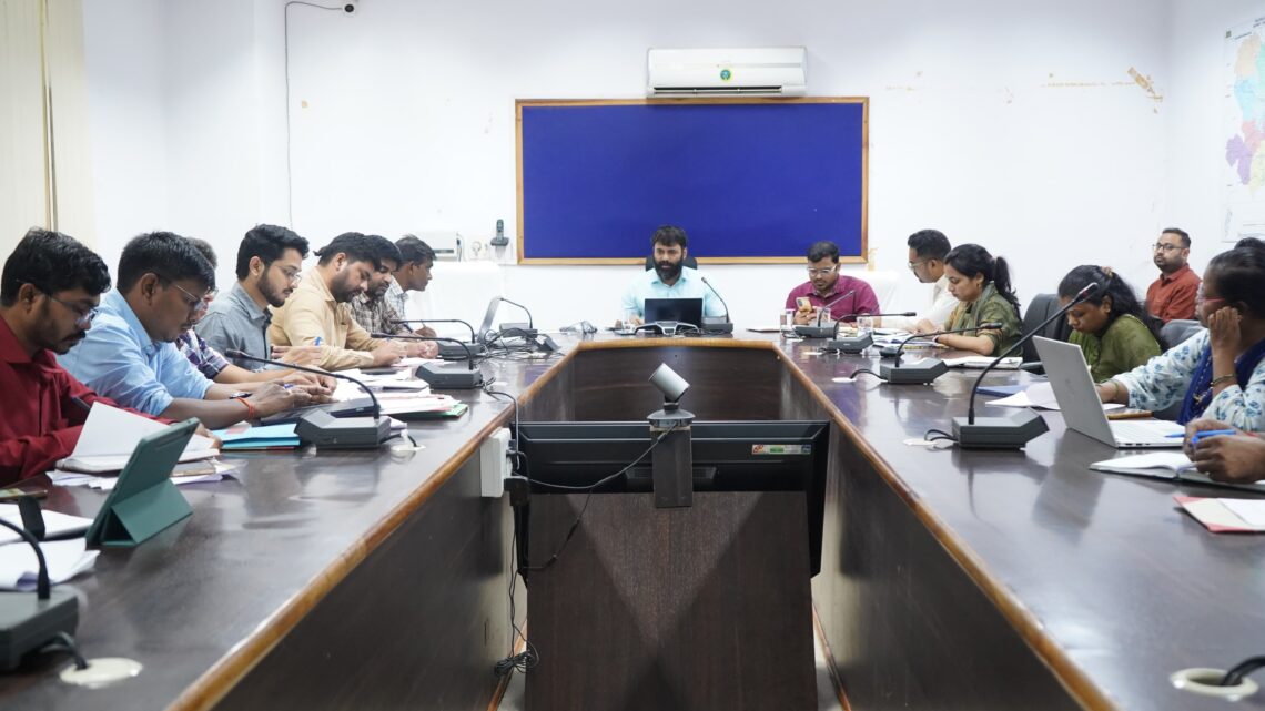 स्वसहायता समूहों की आर्थिक गतिविधियों को बढ़ाने कलेक्टर ने दिए निर्देश कलेक्टर की अध्यक्षता में हुई पंचायत एवं समाज कल्याण विभाग के अधिकारियों की समीक्षा बैठक