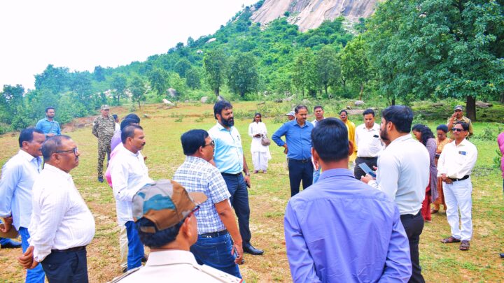 विश्व के सबसे बड़ा प्राकृतिक शिवलिंग मधेश्वर पहाड़ के पास आगामी सावन सोमवार को निकलेगी भव्य कांवर यात्रा कलेक्टर श्री व्यास ने कांवर यात्रा की तैयारी का किया अवलोकन रूट चार्ट, मेला स्थल, बेरिकेडिंग, पानी, पार्किंग, सुरक्षा व्यवस्था सहित जरूरी सुविधाएं उपलब्ध कराने के दिए निर्देश शिव भक्त मधेश्वर पहाड़ का करेंगे जलाभिषेक