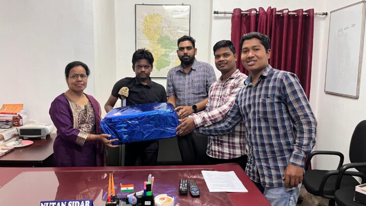 जिला जनसंपर्क कार्यालय के राजकुमार हुए पदोन्नत, सहायक संचालक श्रीमती सिदार एवं कार्यालय के कर्मचारियों ने दी बधाई