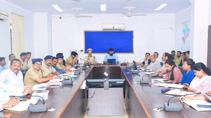 कलेक्टर एवं एसएसपी की अध्यक्षता में एनकॉर्ड बैठक का हुआ आयोजन स्कूलों के आस पास तम्बाकू उत्पाद विक्रय पर करें सख्त कार्रवाई- कलेक्टर नशीले पदार्थों के विक्रय करने वालों के विरुद्ध होगी सख्त कार्रवाई