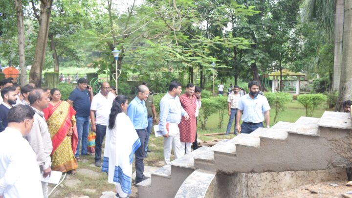 विधायक श्रीमती साय और कलेक्टर श्री व्यास ने पत्थलगांव में ऑडिटोरियम निर्माण के लिए प्रस्तावित स्थल का किया अवलोकन हाइटेक बस स्टैंड  निर्माण के लिए चिन्हांकित स्थल व निर्माणाधीन अटल परिसर का भी किया निरीक्षण और दिए आवश्यक दिशा निर्देश