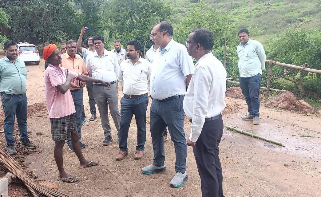 पीएम जनमन योजनांतर्गत निर्मित सड़कों का   पंचायत एवं ग्रामीण विकास विभाग ने किया निरक्षण पहाड़ी कोरवा बसाहटों में पहुंच ग्रामीणों से की चर्चा