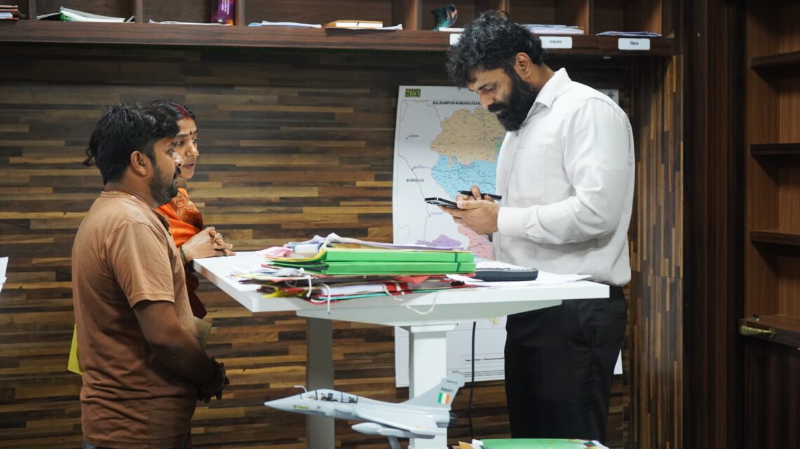 जनदर्शन में कलेक्टर ने सुनी लोगों की समस्याएं