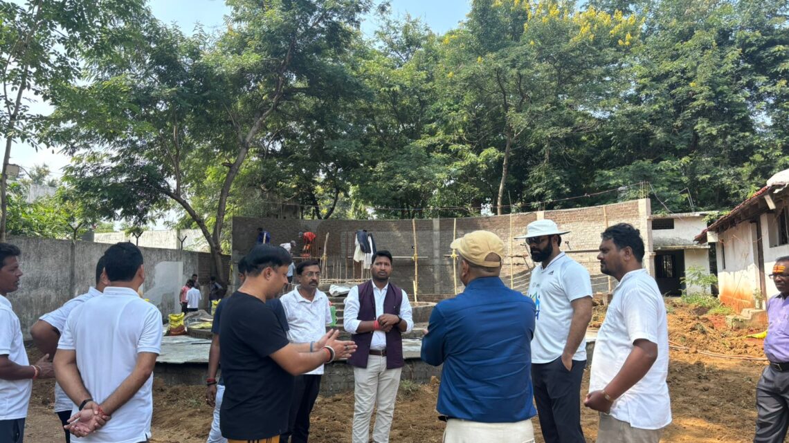 जशपुर नगर के विकास हेतु कलेक्टर ने शहर के व्यापारियों से की विभिन्न विषयों पर चर्चा कलेक्टर ने व्यवसायियों से प्रतिष्ठानों में सीसीटीवी तथा संपत्ति कर पटाने को कहा बिना प्रिस्क्रिप्शन शेड्यूल्ड दवाइयां ना विक्रय करने दवा विक्रेताओं को दी हिदायत