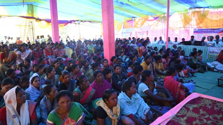 जिला स्तरीय सुशासन शिविर रोकड़ा में आयोजित किया गया जनप्रतिनिधियों ने हितग्राहियों को सामग्री वितरण किया शिविर से पूर्व जनप्रतिनिधियों, अधिकारियों, कर्मचारियों और ग्रामवासियों ने श्रमदान,योगाभ्यास भी किया बच्चों के लिए खेल गतिविधियां भी आयोजित किया गया