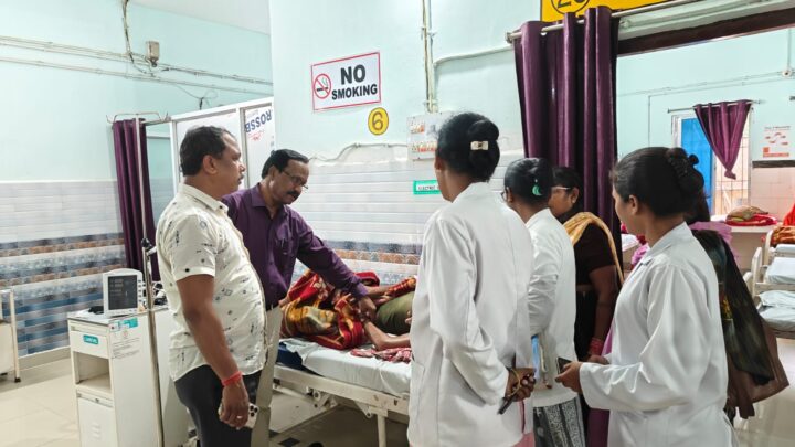 जिला पंचायत अध्यक्ष  सालिक साय ने कांसाबेल के सामुदायिक स्वास्थ्य केंद्र का निरीक्षण किया मरीजों को बेहतर स्वास्थ्य सुविधाएं उपलब्ध कराने के दिए निर्देश