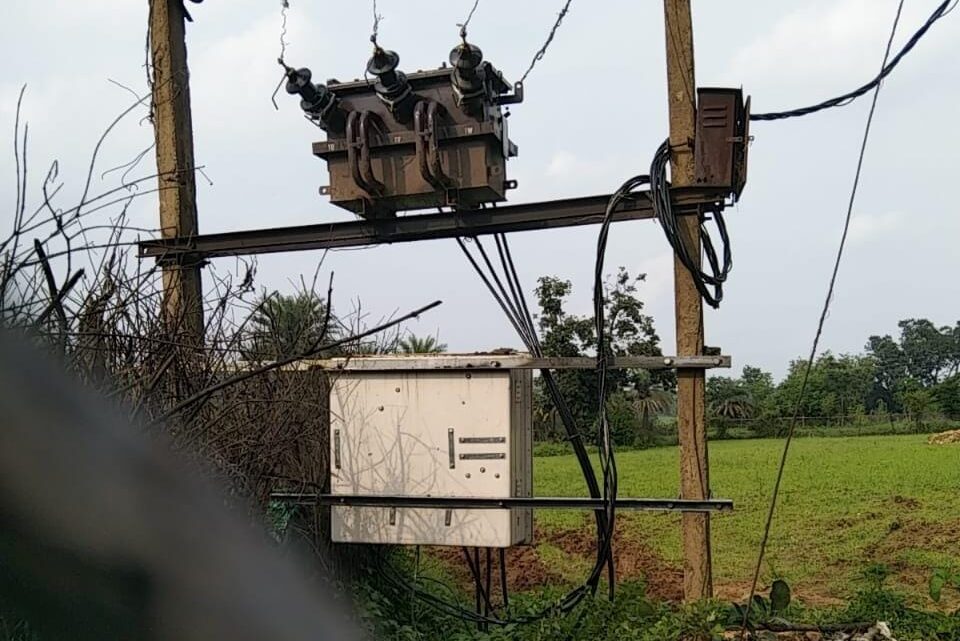 मुख्यमंत्री कैंप कार्यालय की पहल पर  ग्राम  केनाडांड़ में बदला गया  ट्रांसफार्मर पुनः बहाल हुई विद्युत आपूर्ति, ग्रामीणों ने जताया मुख्यमंत्री के प्रति आभार