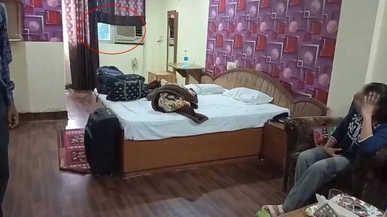 डाक्टर से रेप की कोशिश- एसपी ऑफिस के सामने होटल में महिला डॉक्टर से दुष्कर्म की कोशिश, चाकू दिखाकर कमरे में घुसा कर्मचारी