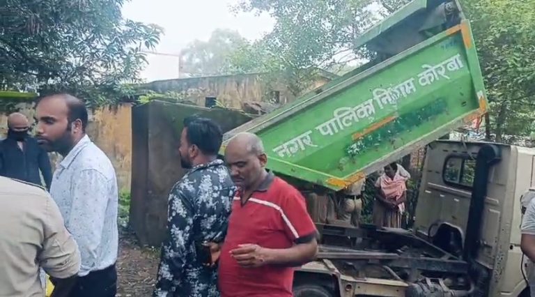 महिला के शव को कचरा गाड़ी से अस्पताल भेजा, पुलिस ने बुलवाई थी नगरपालिका की गाड़ी, एएसआई को किया गया सस्पेंड,