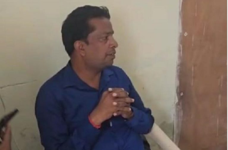 20 हजार घूस लेते पटवारी रंगे हाथों गिरफ्तार, ऑफिस में ही ले रहा था रिश्वत, पैसा गिनते ही…