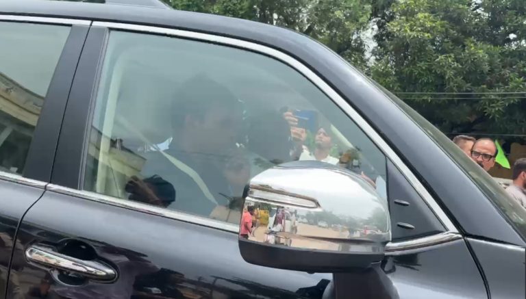 ED दफ्तर पहुंचे भूपेश बघेल, बेटे चैतन्य से की मुलाकात — कांग्रेस बोली: राजनीतिक साजिश का शिकार हो रहे हैं हमारे नेता