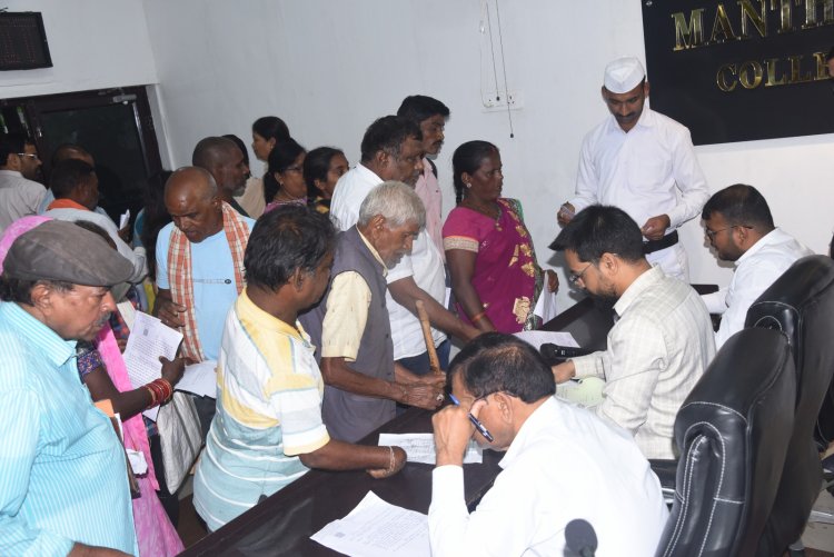 गरीब दिव्यांग दंपति को नहीं मिला प्रधानमंत्री आवास, रोजगार सहायक के द्वारा पैसों की मांग,जिला पंचायत सीईओ को जांच के निर्देश* जन दर्शन में सुनी गई आम लोगों की समस्या