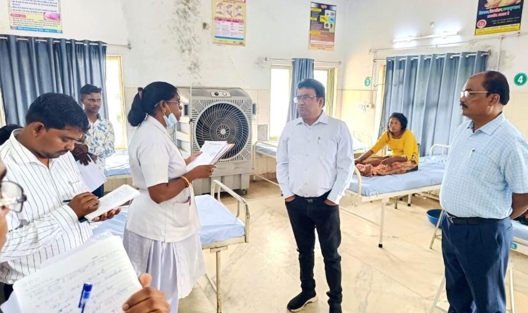संभागीय संयुक्त संचालक डॉ अनिल कुमार शुक्ला  ने सिविल अस्पताल पत्थलगॉव  का किया आकस्मिक निरीक्षण संस्था में नियमित रूप से साफ-सफाई पर विशेष ध्यान देने के दिए निर्देश निरीक्षण के दौरान अनुपस्थित पाए गए कर्मचारियों को अवैतनिक अवकाश किये जाने और अपने कार्य में लपरवाही बरतने वाले कर्मचारियों को नोटिस जारी करने हेतु निर्देशित किया