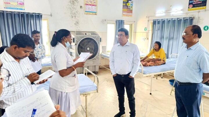 संभागीय संयुक्त संचालक डॉ अनिल कुमार शुक्ला  ने सिविल अस्पताल पत्थलगॉव  का किया आकस्मिक निरीक्षण संस्था में नियमित रूप से साफ-सफाई पर विशेष ध्यान देने के दिए निर्देश निरीक्षण के दौरान अनुपस्थित पाए गए कर्मचारियों को अवैतनिक अवकाश किये जाने और अपने कार्य में लपरवाही बरतने वाले कर्मचारियों को नोटिस जारी करने हेतु निर्देशित किया