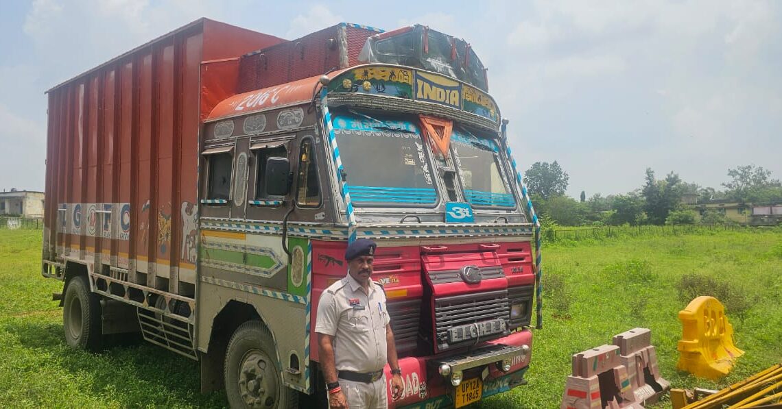 जशपुर पुलिस ने फिर पकड़ा अवैध अंग्रेजी शराब का बड़ा जखीरा,एक ट्रक से ,51लाख रु कीमत का,734 कार्टून में 6588 ली . अवैध अंग्रेजी शराब को किया जप्त, पूर्व में  माह फरवरी में जशपुर पुलिस,  तस्करी करते दो ट्रकों से करोड़ रुपए कीमत की,1574 पेटी में 14025 लीटर अवैध  अंग्रेजी शराब को  भी कर चुकी है जप्त